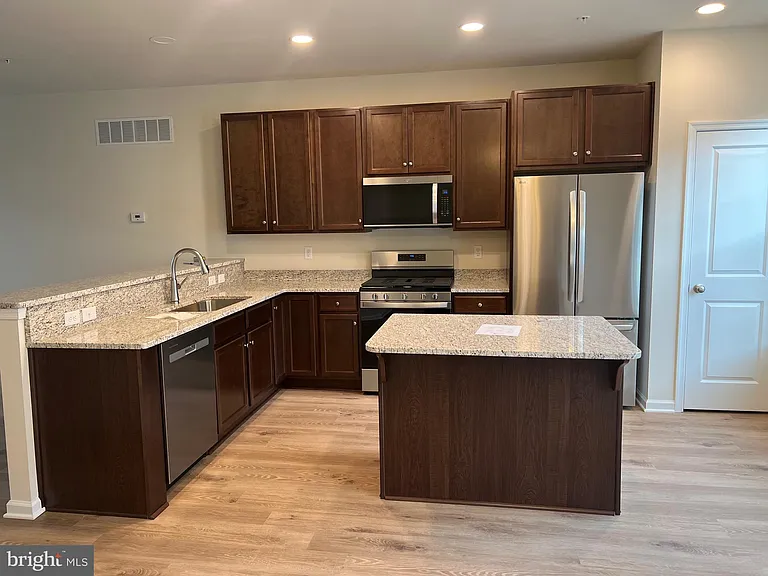 116 Waywood Dr — Photo 3