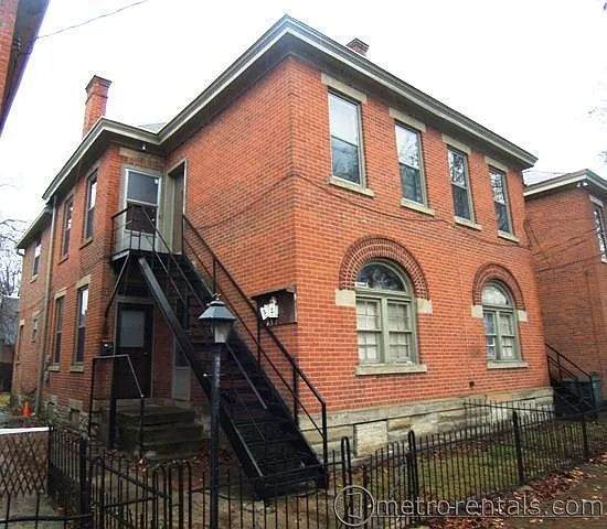 842 S 3rd St — Photo 7