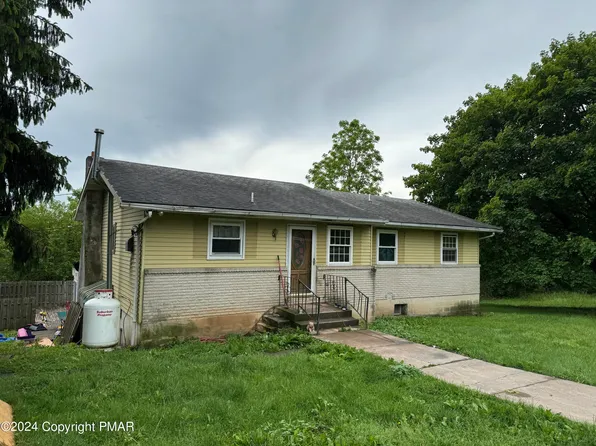 48 Lake Minsi Dr, Bangor, PA 18013