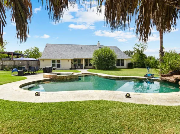 111 County Road 932, Alvin, TX 77511