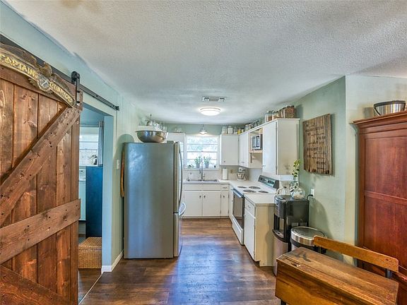 3rd image of 106 Helenita St