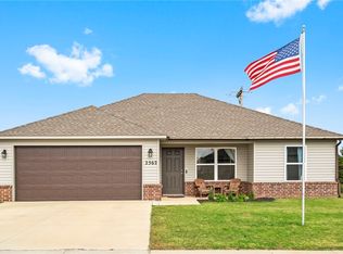 2562 Chittick St, Pea Ridge, AR 72751