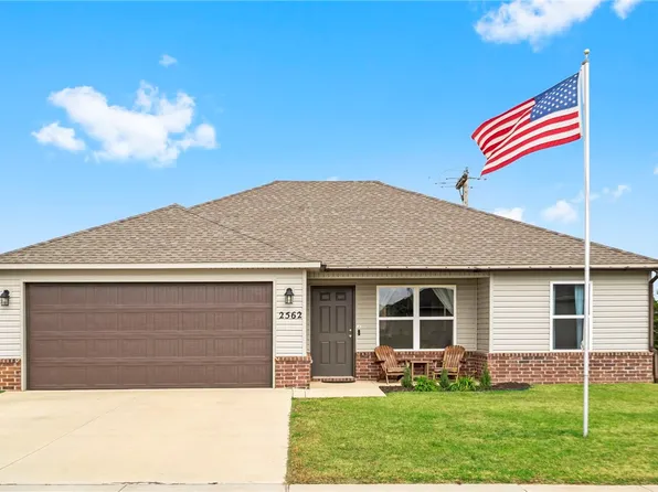 2562 Chittick St, Pea Ridge, AR 72751