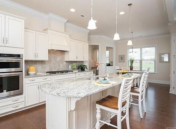 5th image of 1716 Maple Oak Dr