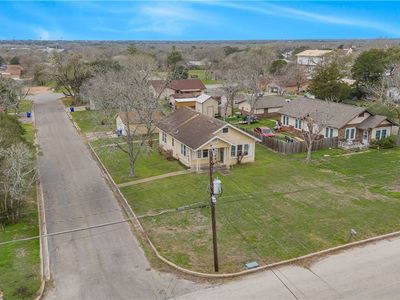 902 Hopkins St, Yoakum, TX, 77995