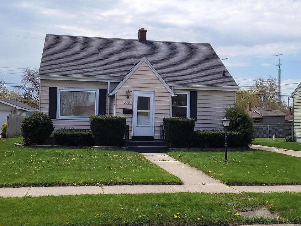 2nd image of 2005 32nd St