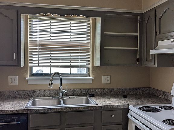 5th image of 1826 NE Knollbrook Pl