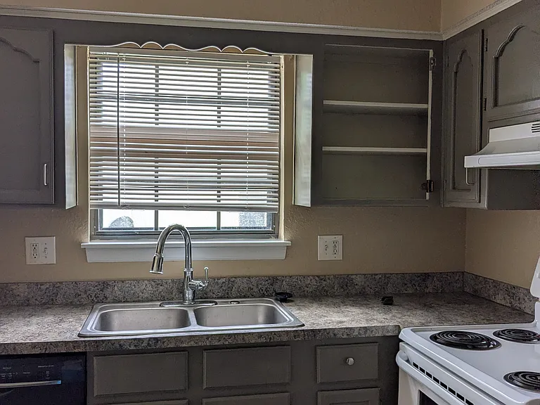 1826 NE Knollbrook Pl — Photo 5