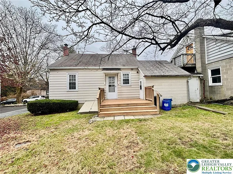 221 E Chestnut St — Photo 12