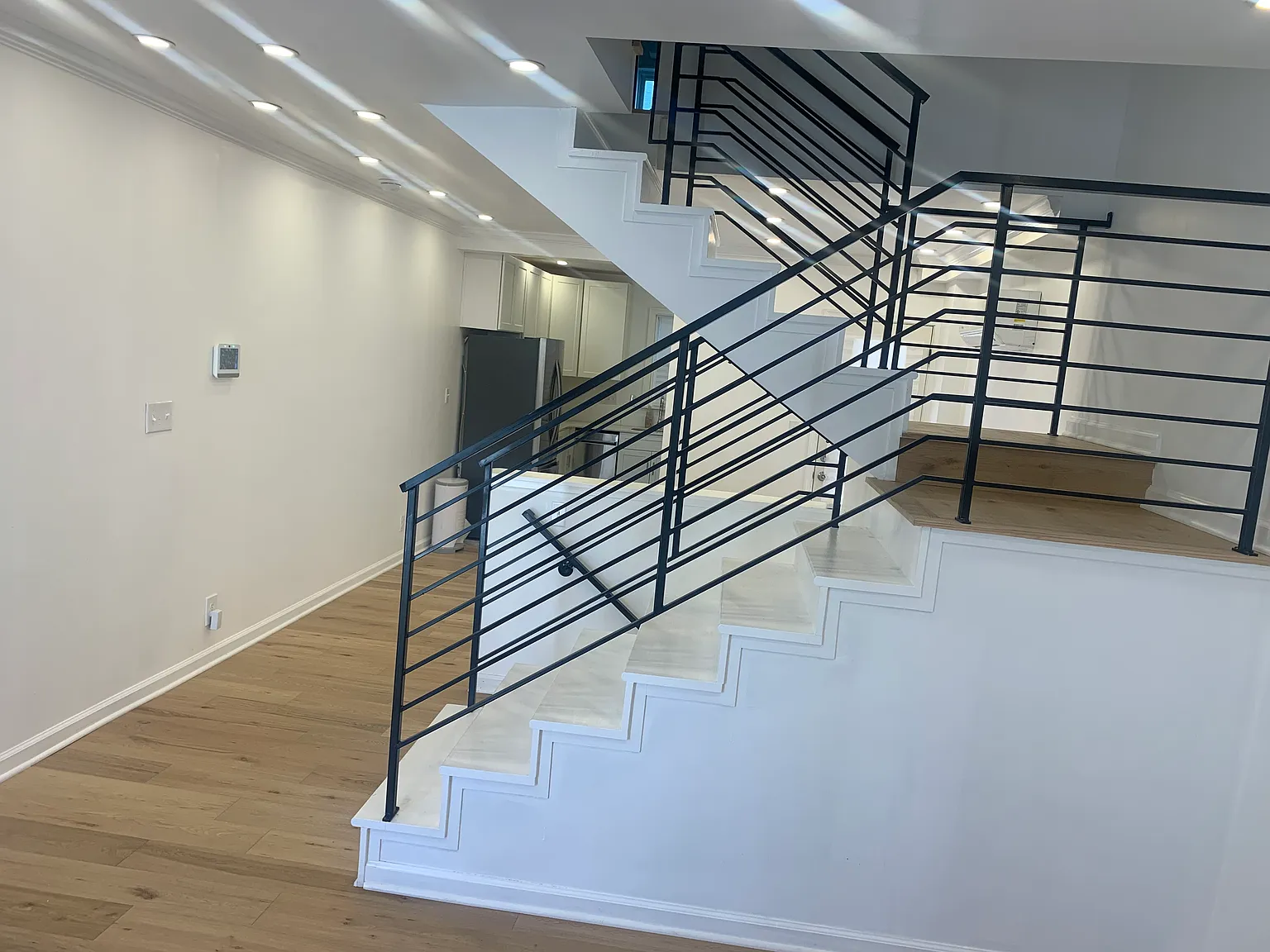 2 bed, 900 sqft, $2,200 — Photo 2
