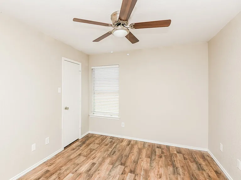 10217 Cypress Hills Dr — Photo 13