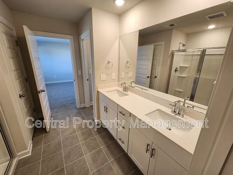 628 Orsman Trl — Photo 17
