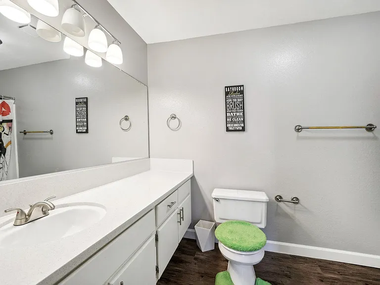 Acacia Park Apartments — Photo 27