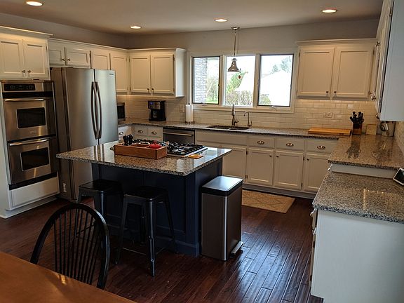 3rd image of 17661 Foxboro Ln