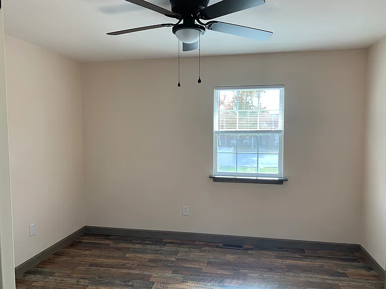 308 Meadow Dr — Photo 10