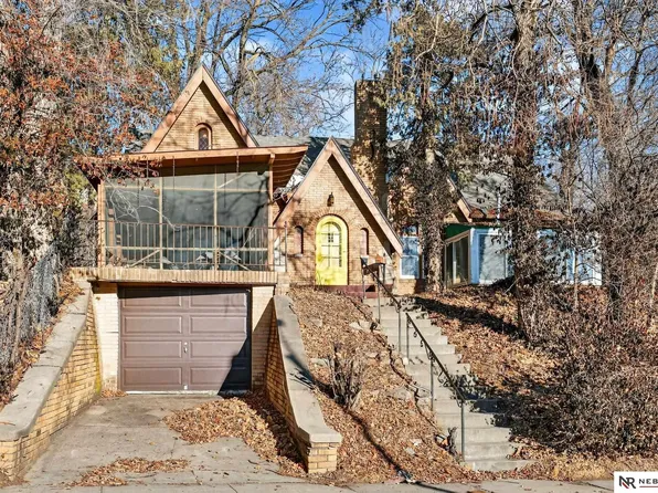 3302 Ernst St, Omaha, NE 68112