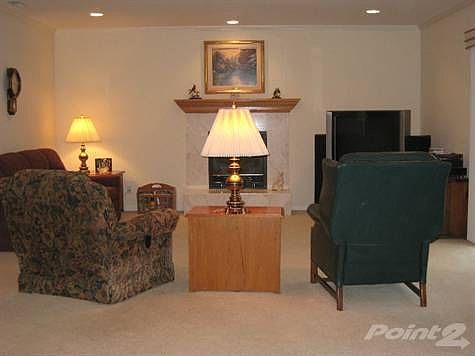 Convenient, flowing floorplan, top to bottom