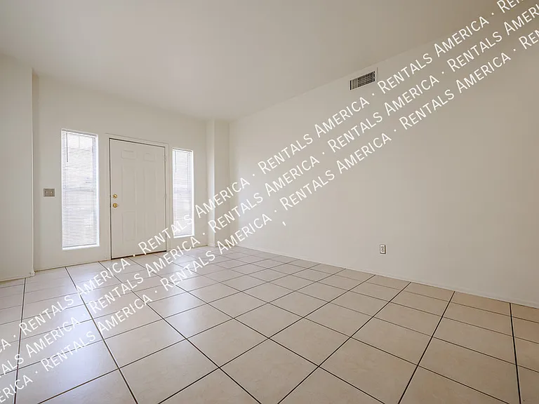 1022 W Westchester Ave — Photo 6