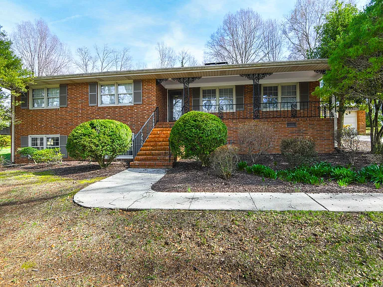 1804 Strathmore Dr — Photo 1