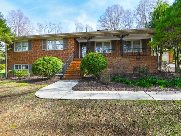 1804 Strathmore Dr, Greensboro, NC 27410