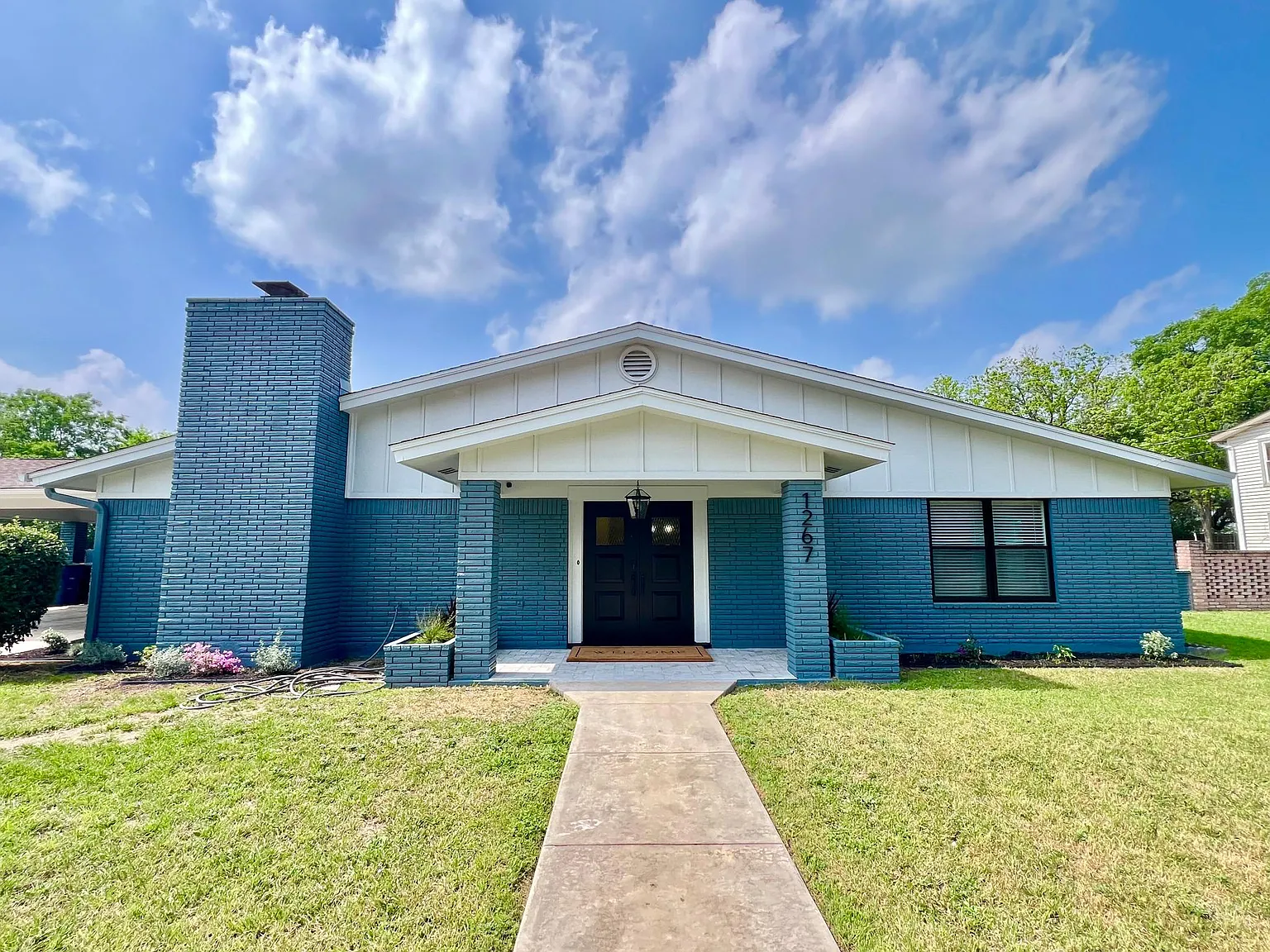 5 bed, 2744 sqft, $2,950 — Photo 1