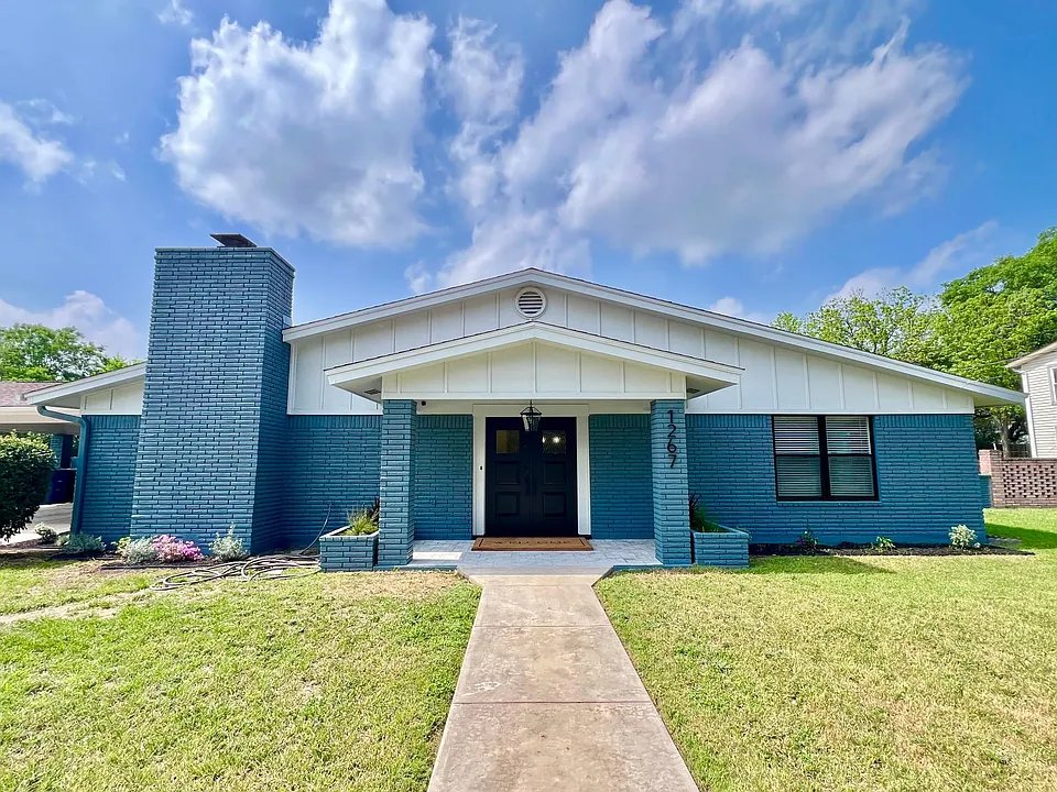 1267 Rivercrest Dr