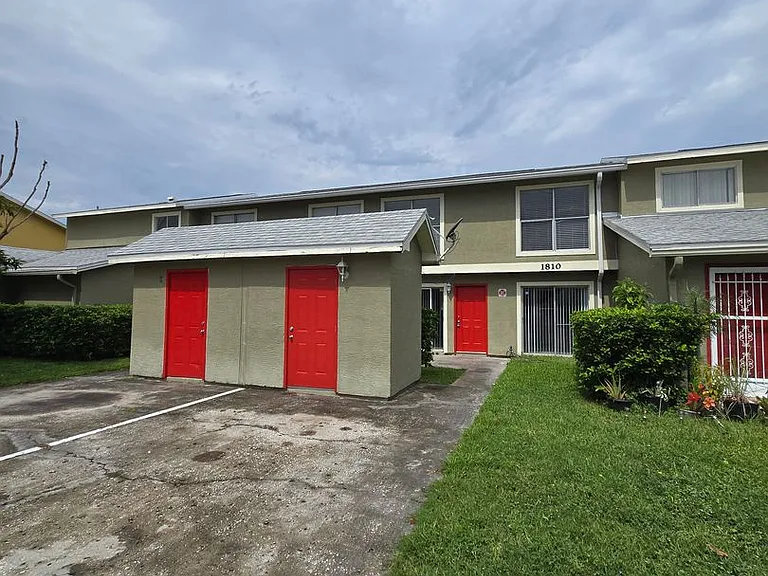 1810 Caralee Blvd — Photo 2