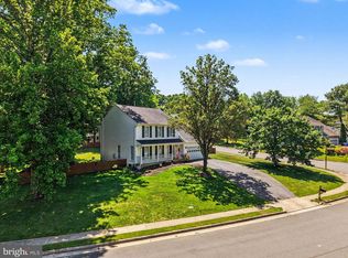 8019 Oak Bridge Ln, Fairfax Station, VA 22039
