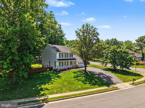 8019 Oak Bridge Ln, Fairfax Station, VA 22039