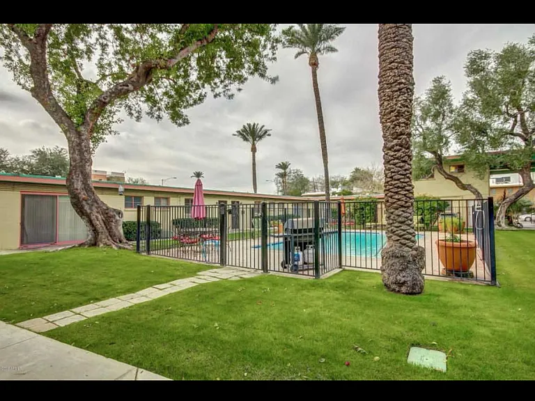 450 W Earll Dr #4 — Photo 11
