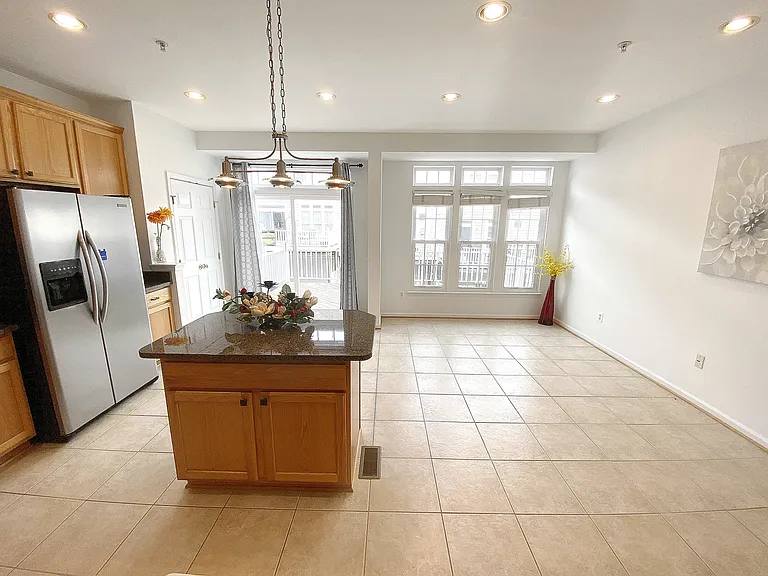 710 Market St E — Photo 16