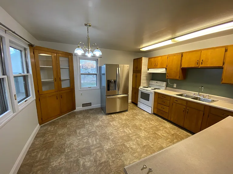 731 Avenue E #731 — Photo 9