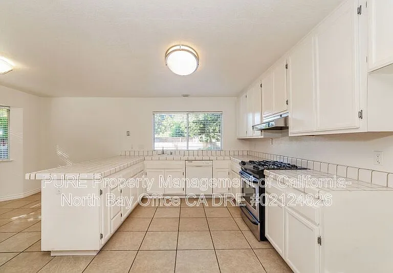 8 Voss Park Cir — Photo 15