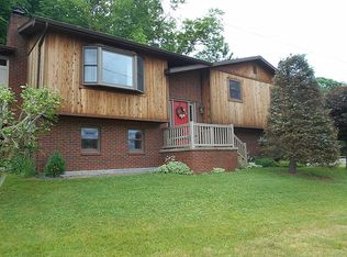 100 Sun Valley Dr, Glen Dale, WV 26038