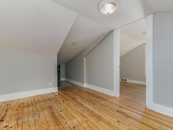 5th image of 304 College St #2