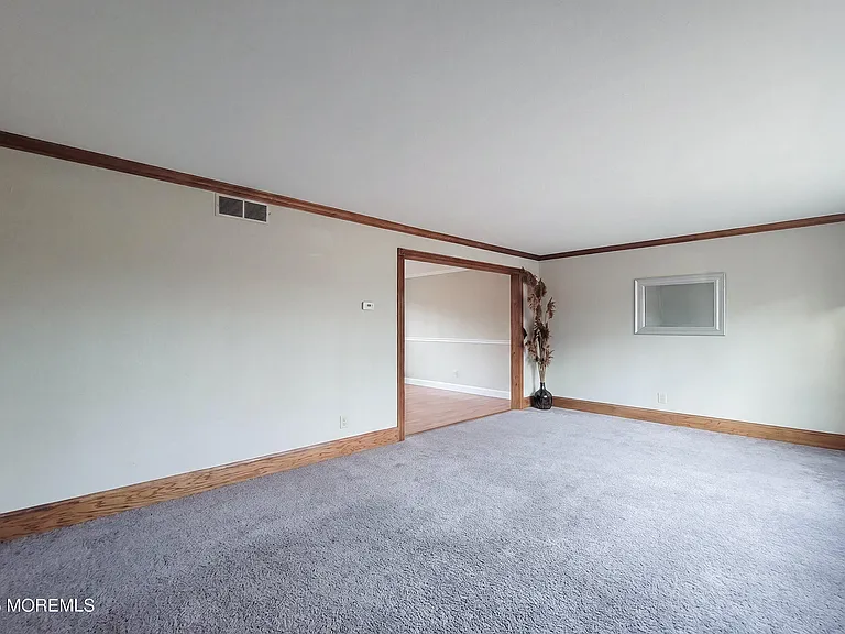 1 Broadmoor Dr — Photo 4