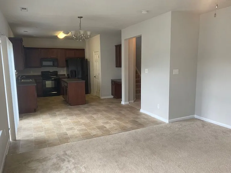 203 Linfoot Ct — Photo 13