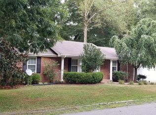 1039 Hilltop Rd, White House, TN 37188