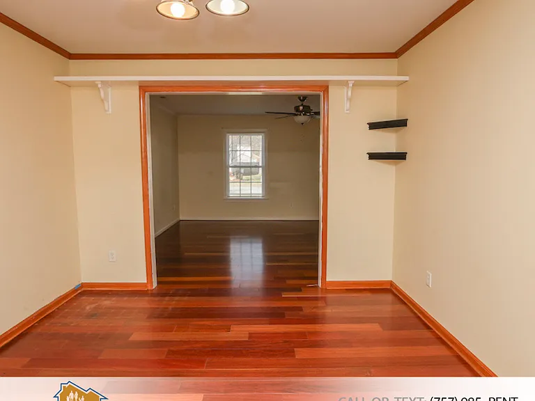 938 Churchill Ln — Photo 15