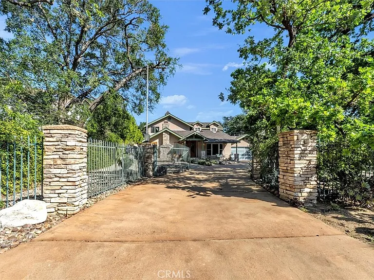 9824 Baden Ave — Photo 17