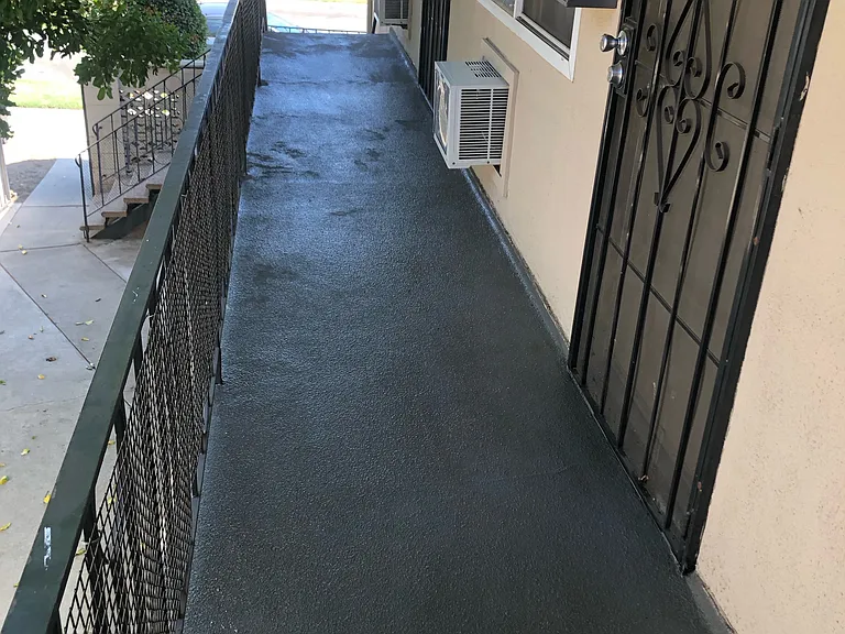 645 Scott Pl — Photo 3