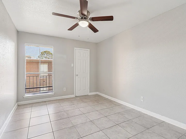 24-web-or-mls-Dumfries Dr Unit 410-S2802-009