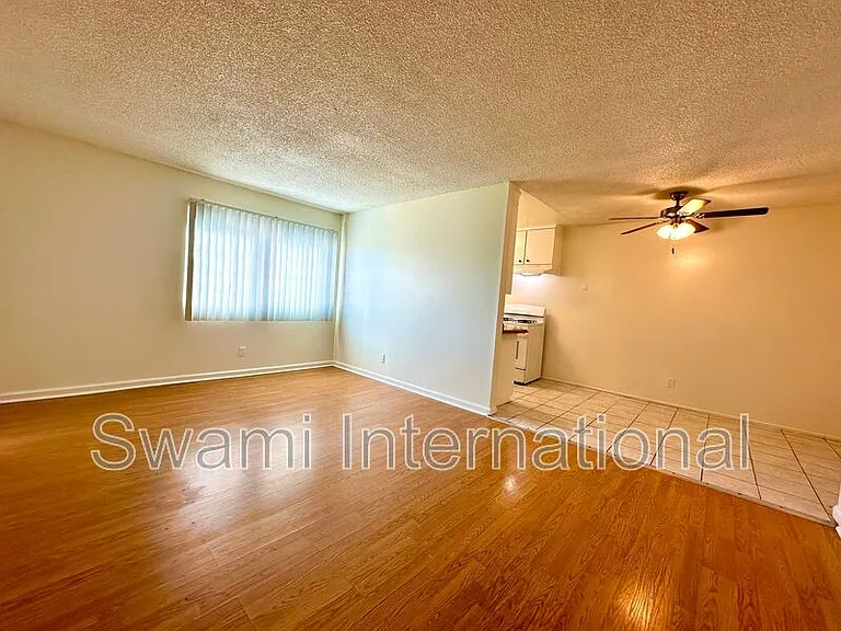 1535 W 102nd St #6 — Photo 15