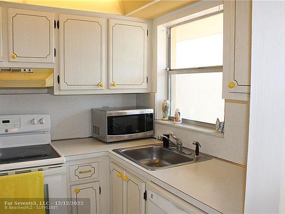 5th image of 7991 N Sunrise Lakes Dr Floor 211