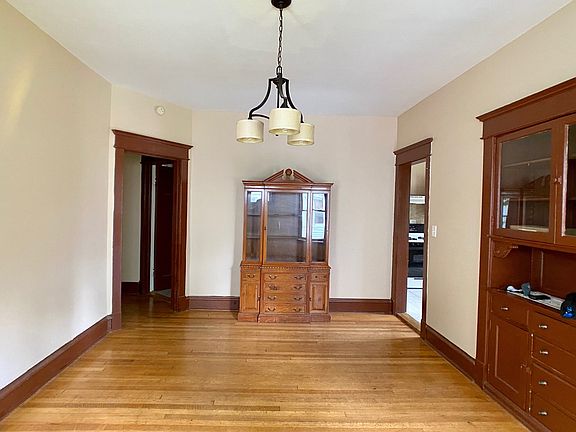 3rd image of 208 N Waller Ave #1