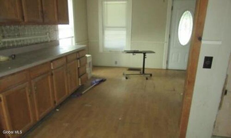 5th image of 126 E Bloomfield Street
