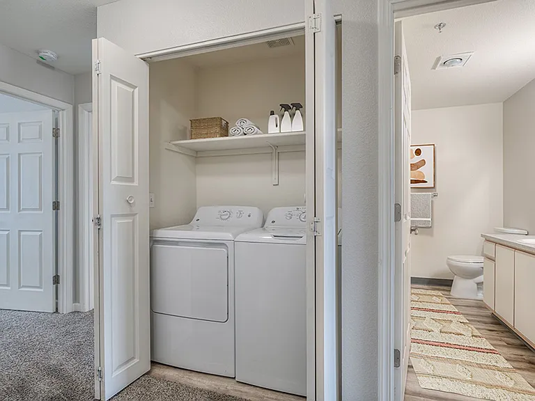 1,2,3-bedroom apartment homes close to everything! — Photo 26