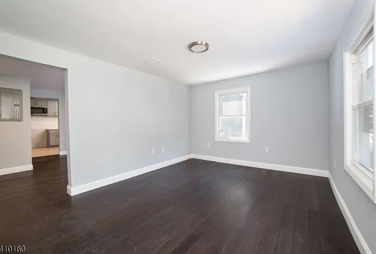 372 E Blackwell St — Photo 4