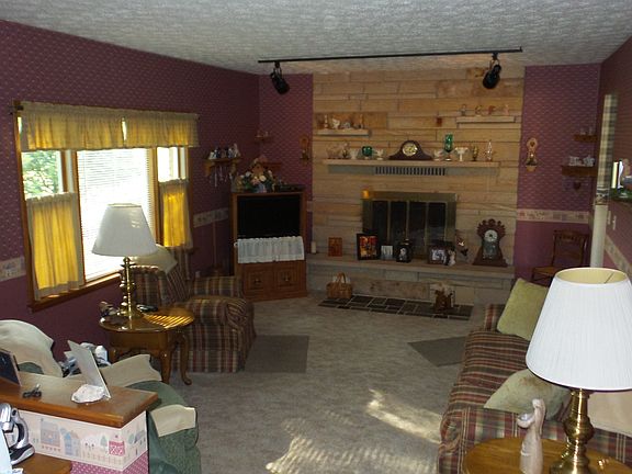 Living Room w/Fireplace