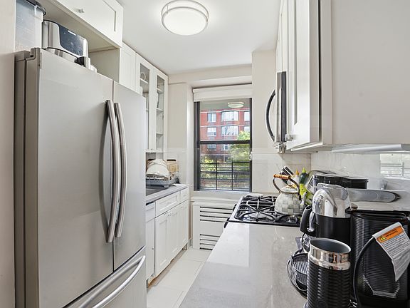 2nd image of 784 Columbus Ave APT 4D